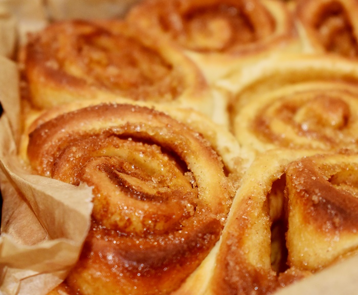 wood avens geum urbanum foraging forage wild food cinnamon rolls dough bake sweet